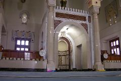 05 Dubai Jumeirah Mosque Miihrab and Minbar.JPG